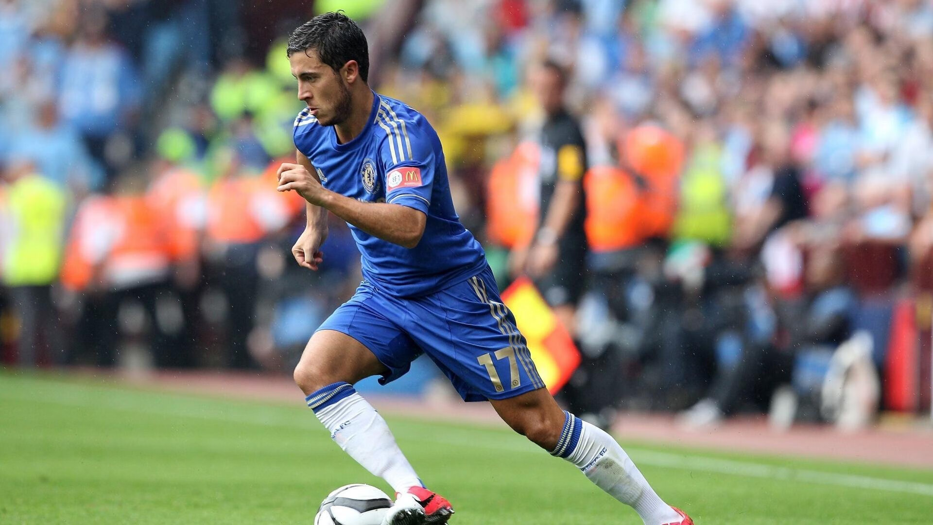 kaiyun体育综合-亚冠赛场上演绝杀一幕，胜负悬念引人注目，亚冠决赛比分预测