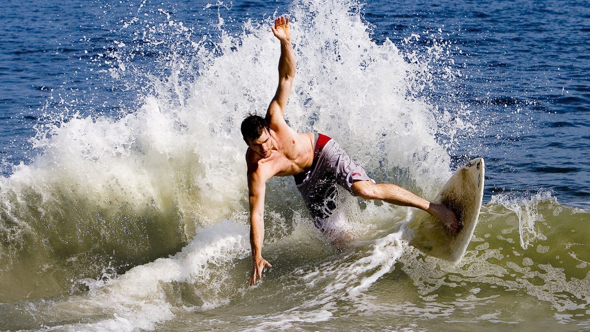 激烈篮球季后赛抢七大战，篮球季后赛怎么打